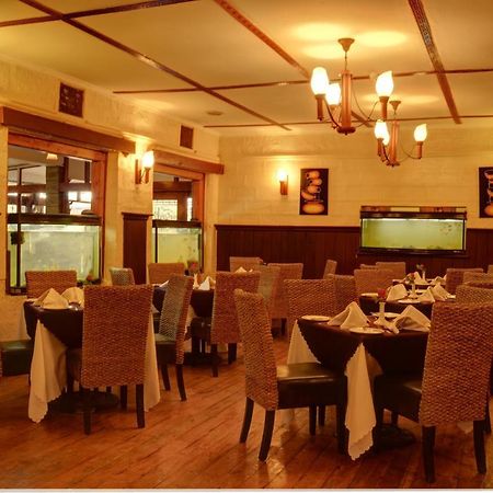The White Rhino Hotel 尼耶利 外观 照片