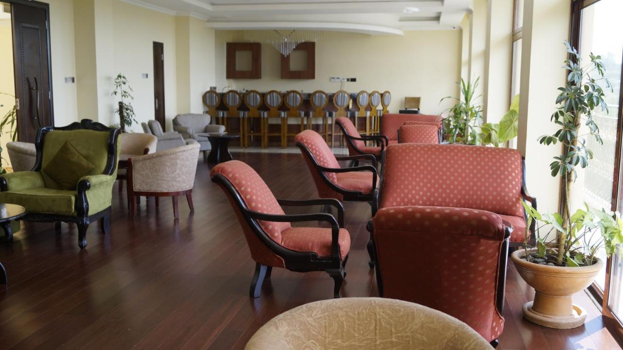 The White Rhino Hotel 尼耶利 外观 照片