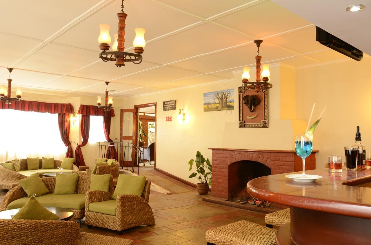 The White Rhino Hotel 尼耶利 外观 照片