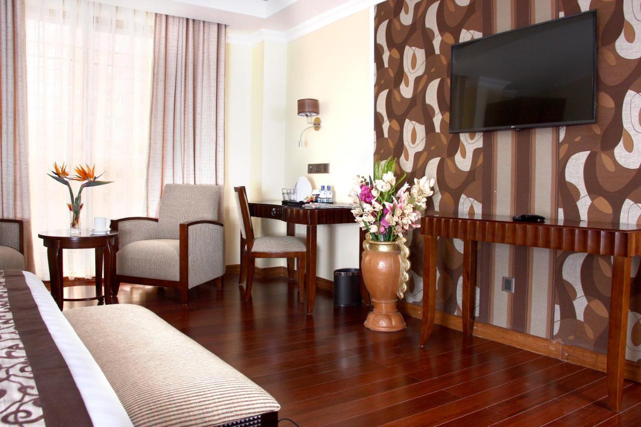 The White Rhino Hotel 尼耶利 外观 照片