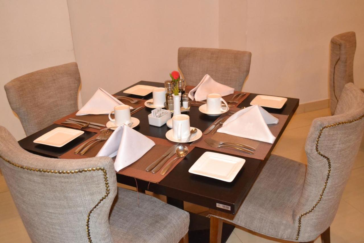 The White Rhino Hotel 尼耶利 外观 照片