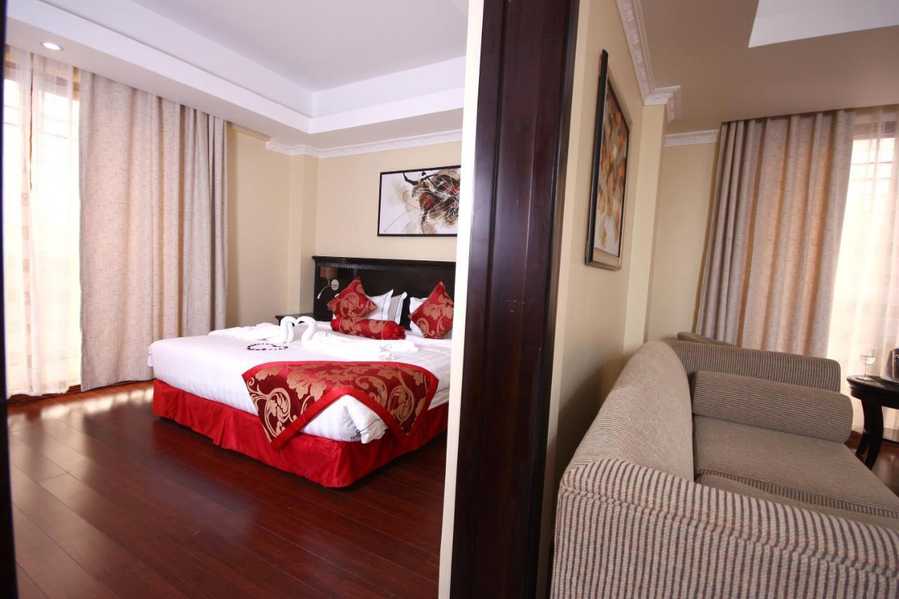 The White Rhino Hotel 尼耶利 外观 照片