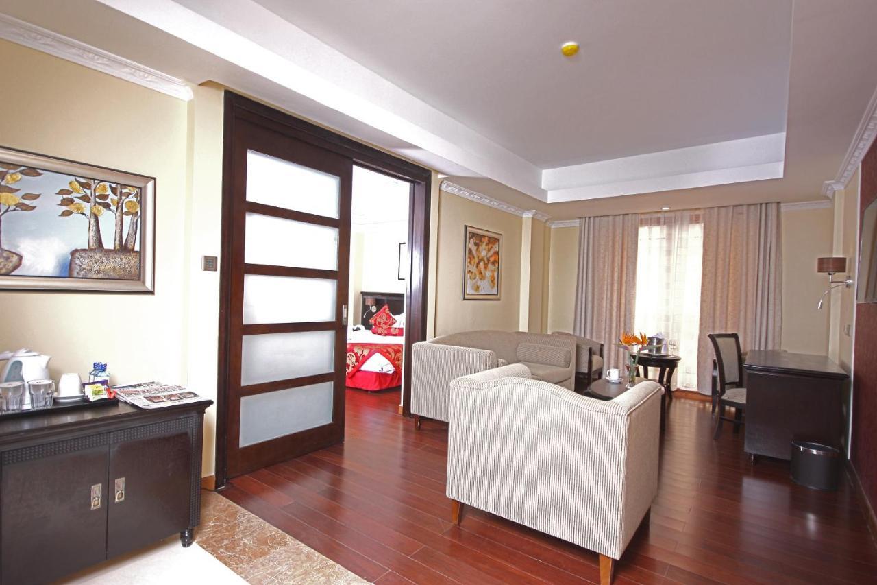 The White Rhino Hotel 尼耶利 外观 照片
